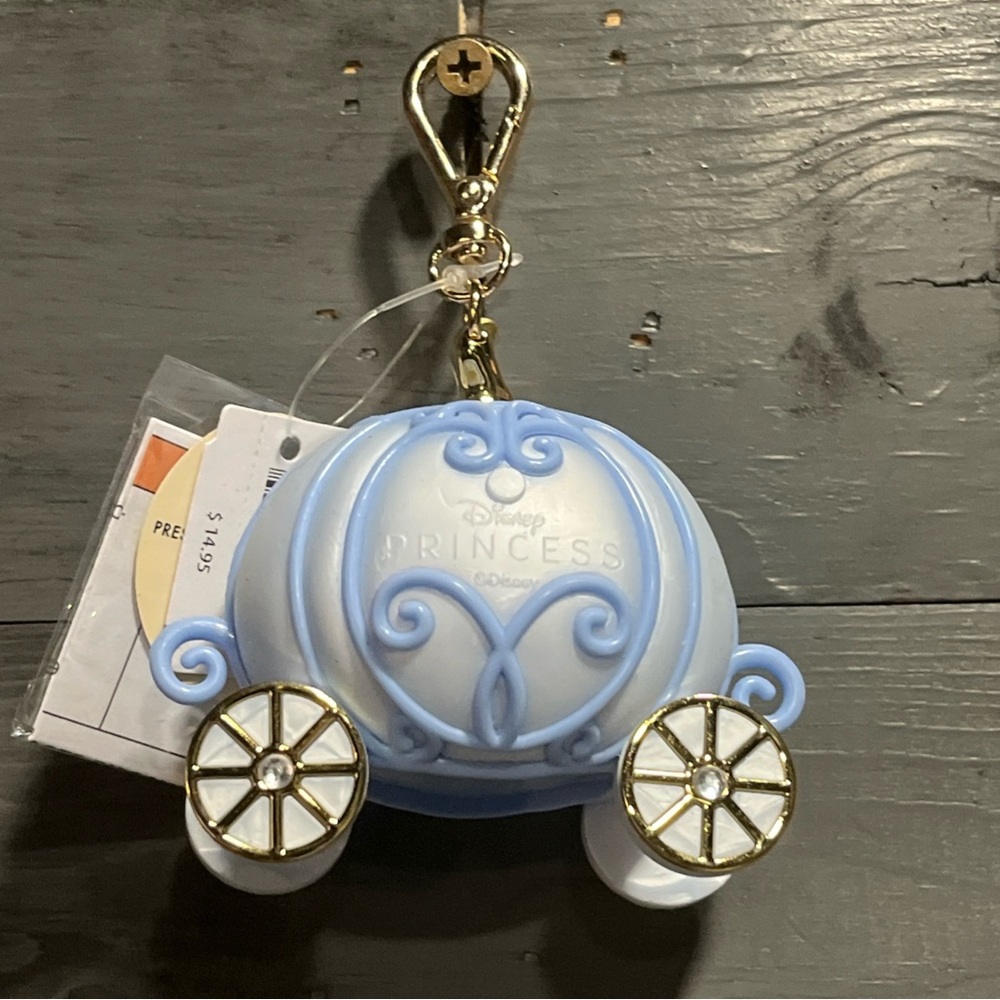 Bath & Body Works Disney Cinderella Carriage Pocketbac Hand Sanitizer Holder